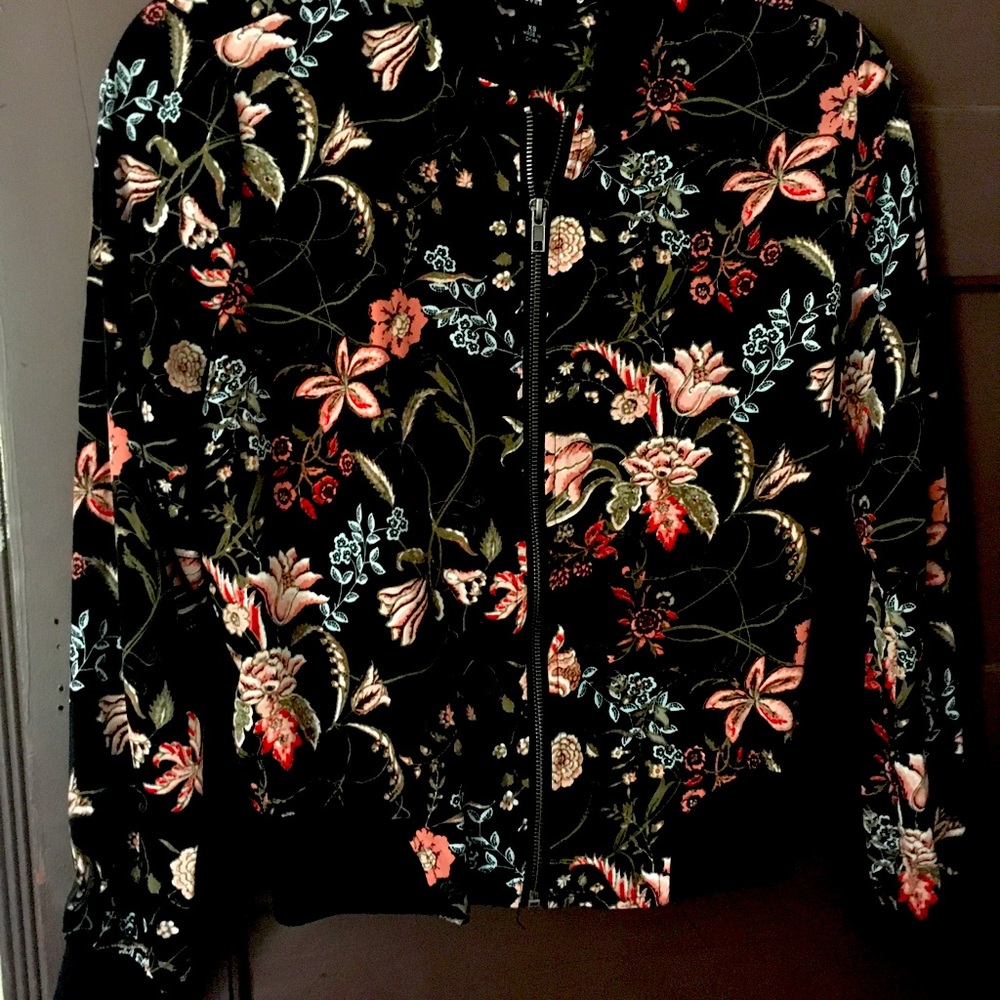 Black flower embroidered jacket!